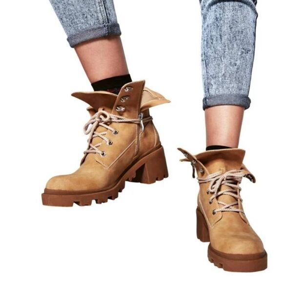 Madden Girl Dillian Combat Chunky Heel Boot sz 10 Tan - Picture 1 of 9